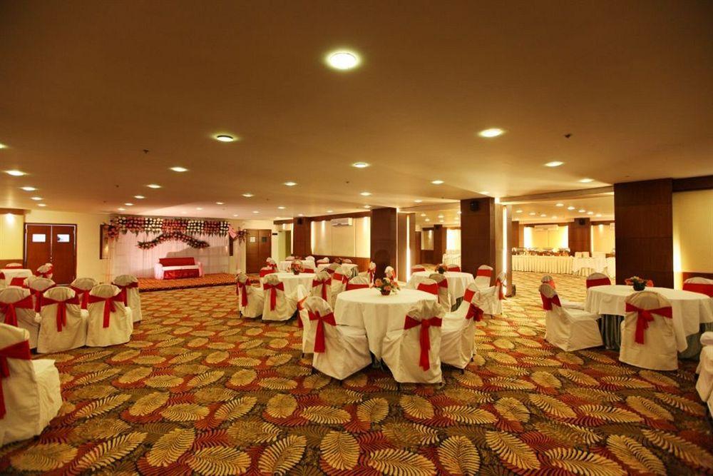 Crossroads Hotel Gurgaon Exterior photo