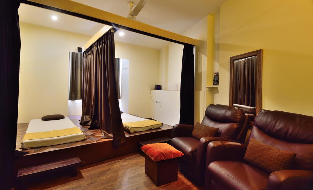 Crossroads Hotel Gurgaon Exterior photo