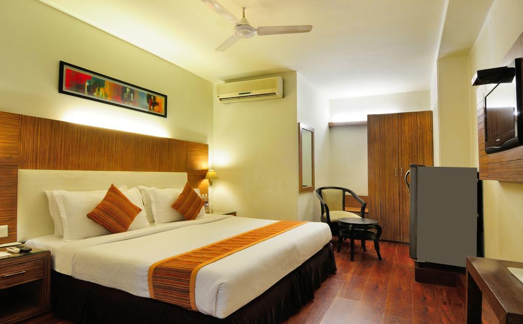 Crossroads Hotel Gurgaon Exterior photo