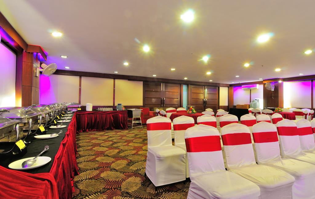 Crossroads Hotel Gurgaon Exterior photo