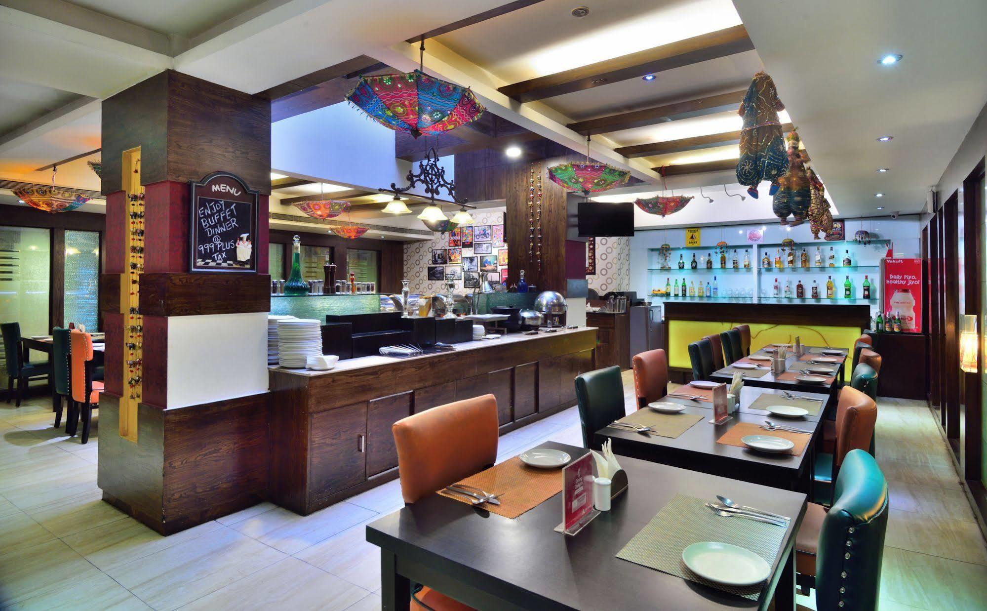 Crossroads Hotel Gurgaon Exterior photo
