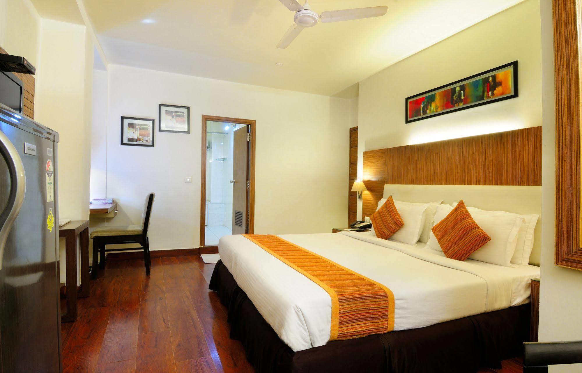 Crossroads Hotel Gurgaon Exterior photo