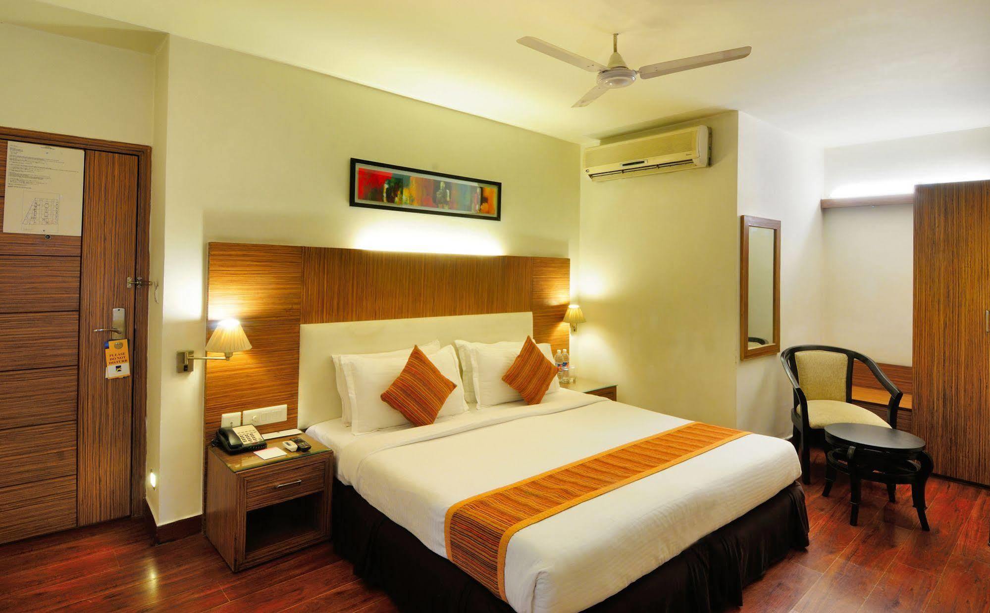 Crossroads Hotel Gurgaon Exterior photo