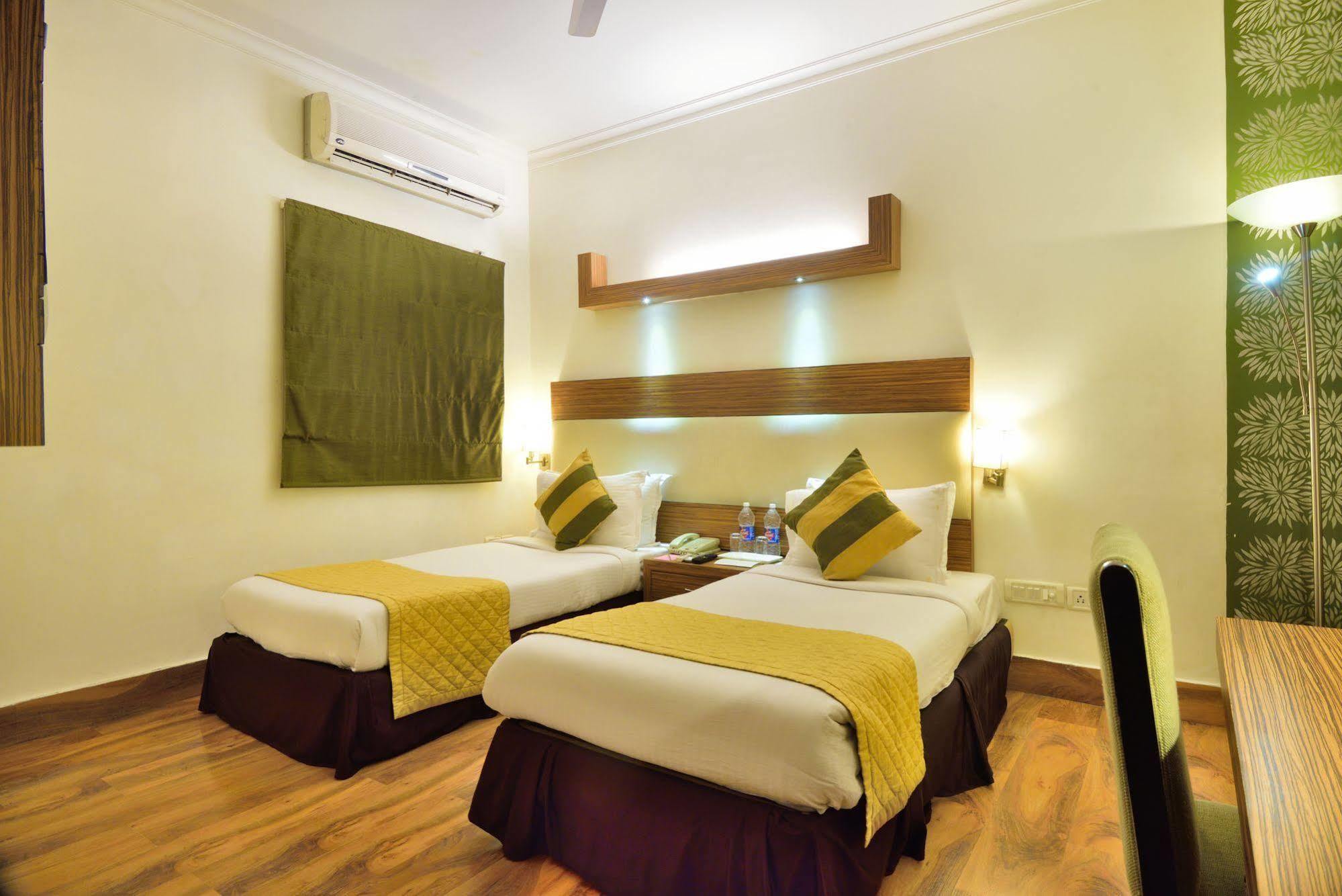 Crossroads Hotel Gurgaon Exterior photo