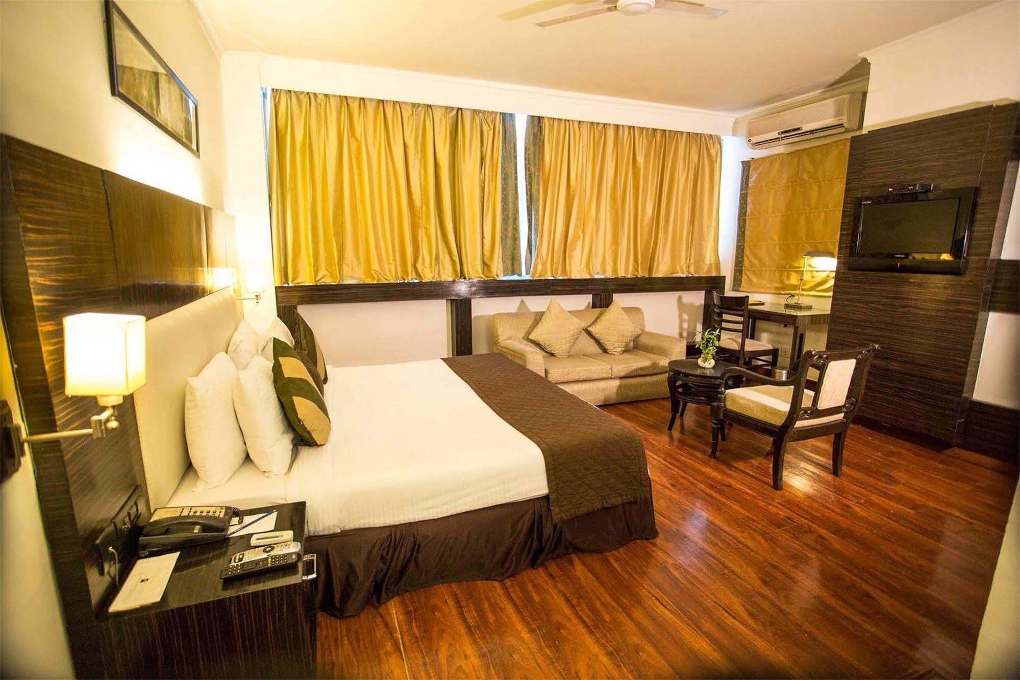 Crossroads Hotel Gurgaon Exterior photo